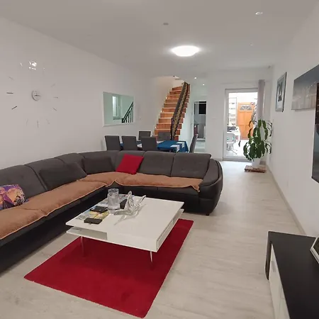Charming T5 With Garden And Terrace